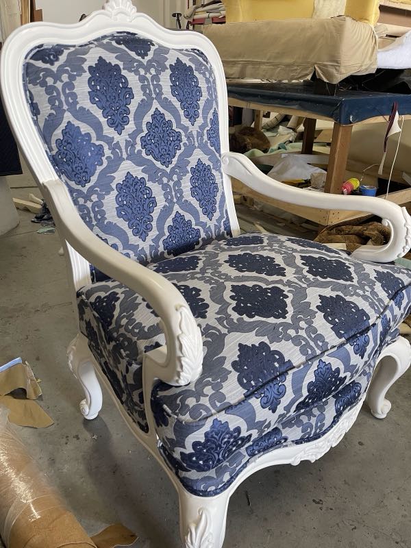 French-style armchair in blue damask with a white carved frame